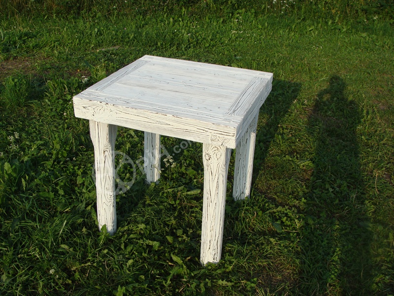 Дерев'яний стіл, з сосни.