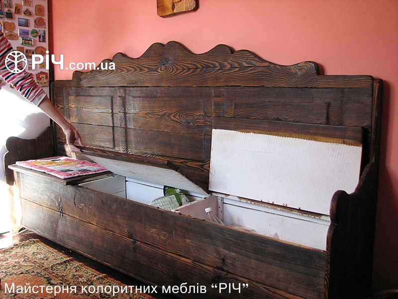 Відкривна дерев'яна лава-скриня для кухні. Вироби з натурального дерева на замовлення в столярній майстерні "РіЧ" місто Київ.