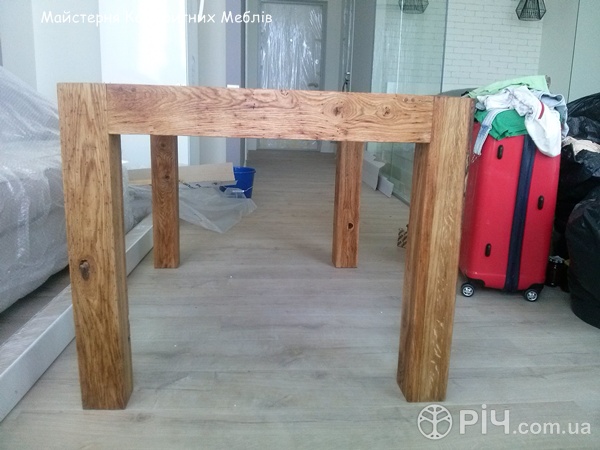 Ще один стіл в стилі лофт, виготовлений на замовлення Столярною Майстернею Колоритних меблів "РіЧ". Меблі ЛОФТ з натурального дерева.